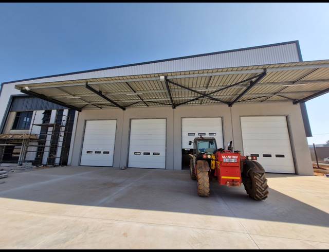 1,984M² WAREHOUSE TO LET IN JET PARK